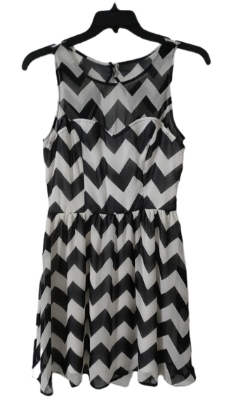 Black and White Chevron Dress-Midi - Picture 1 of 4